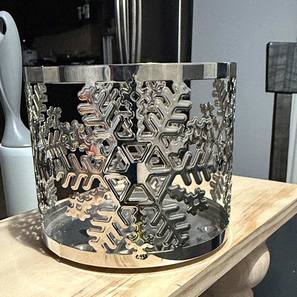 Bath and Body Works Silver Snowflake Candle Holder - Picture 4 of 6